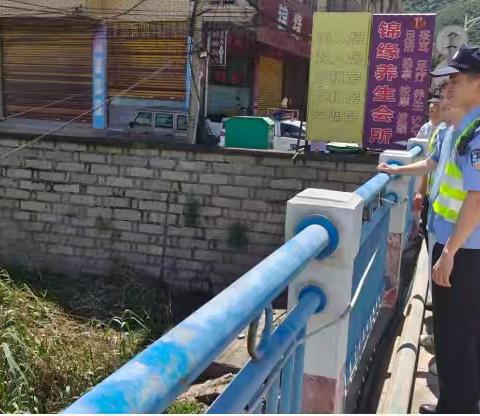 警民联动护碧水 织密河道管护“安全网”