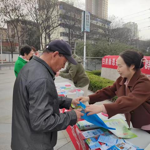 秦都区吴家堡街道勤俭路南社区开展：共建绿色家园活动