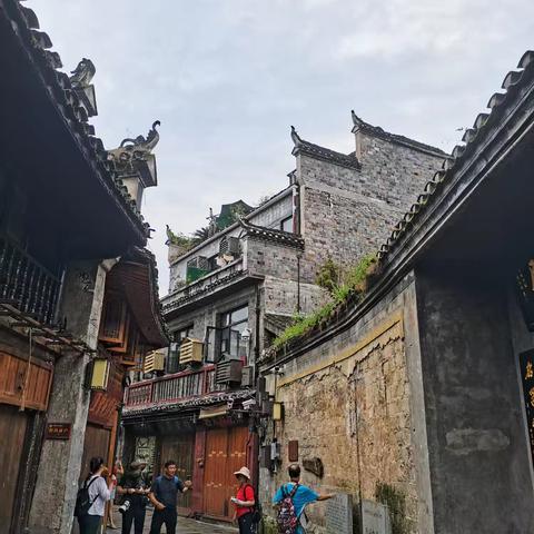 晨雾中的凤凰古城，难忘的旅行