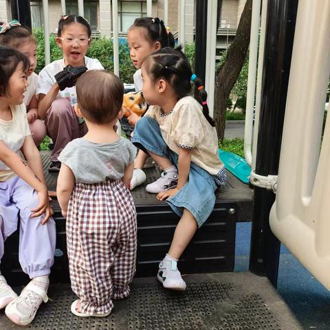 滑梯上的小插曲