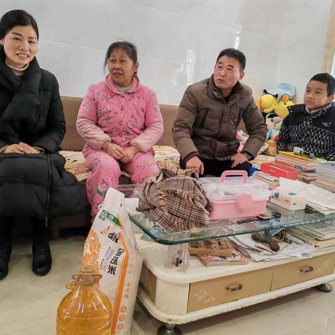 寒冬送温暖     家校心连心——峡江县实验小学寒假家访纪实