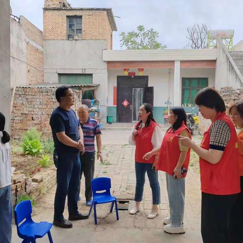 崇文镇开展关爱困境家庭慰问活动