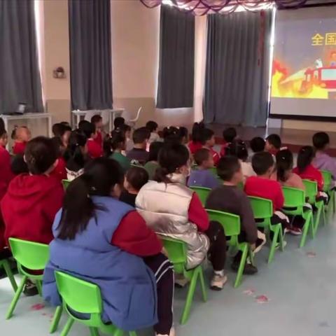 土默特左旗兵州亥幼儿园开展“全国消防日”宣传活动