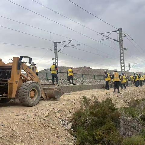 筑牢安全防线，高道床区段透水性混凝土挡砟墙施工纪实