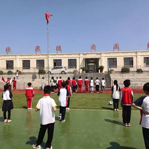 大三家镇小巴里小学入队仪式