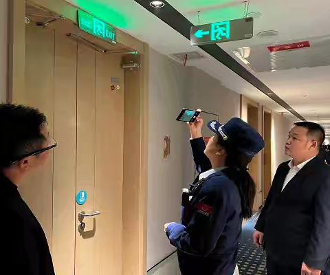 莲湖区消防大队对辖区酒店进行消防安全检查 防止隐患“入住”