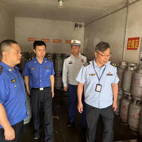 莲湖区消防救援大队联合多部门深入辖区燃气销售场所开展消防安全检查