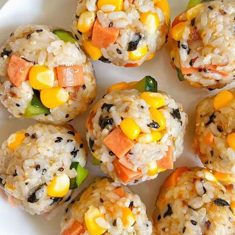 星星五班食育课 ——《蔬菜饭团》