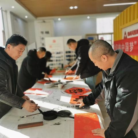 【仁德至护·鲁商凤凰城老年日间照料中心】妙笔生花 龙龘万福
