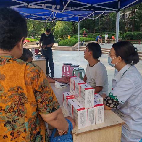 【仁德至护·鲁商凤凰城老年日间照料中心】秋季关爱老人正当时——凤凰城社区免费便民活动