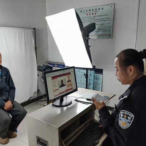 国庆我在岗 | 户籍窗口“不打烊” ,为民服务“不缺位”