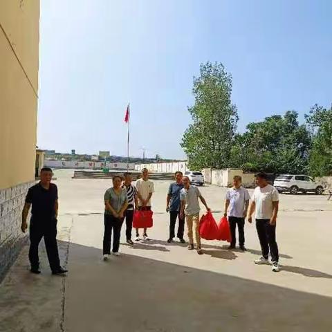 桃李芬芳意，关怀暖人心——市工业信息化和商务局及魏安村委到魏安小学开展教师节慰问活动