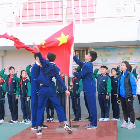 “朝阳与国旗同升，感恩与我心同在”——寿光市世纪学校（小学）升旗仪式