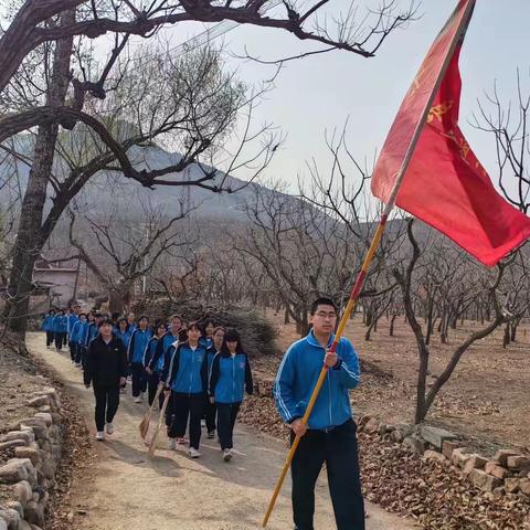 缅怀革命先烈，弘扬烈士精神——三道河乡中学开展清明祭扫烈士墓活动