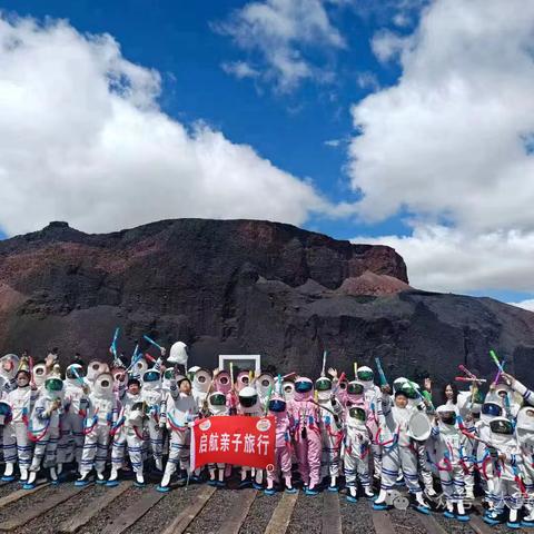 【启航暑假亲子游 草原 沙漠 火山】 ‍一次旅行三合一 解锁三大自然奇观 ‍辉腾锡勒草原 乌兰哈达火山 响沙湾沙漠 ‍草原奇遇高飞5日亲子旅行✈️ ➕🚞