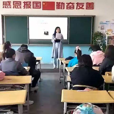 馥郁书香铸师魂  悦读分享共成长                                    ——伊宁市第二十五小学教师假期读书分享活动