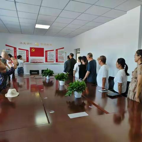 【繁荣街道】“光影忆峥嵘 岁月敬忠诚”八一红色观影主题党日活动