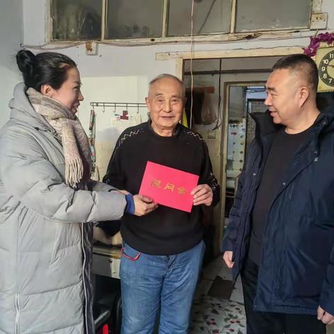 健康路街道乐园社区开展“情暖新春，致敬党魂”新年慰问老党员