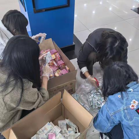 垃圾分类我先行，社区表率暖人心