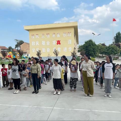 【秋丰·德育】你是我温暖的守护者——记2023年交斜镇秋丰小学“全员导师制”师徒结对子活动