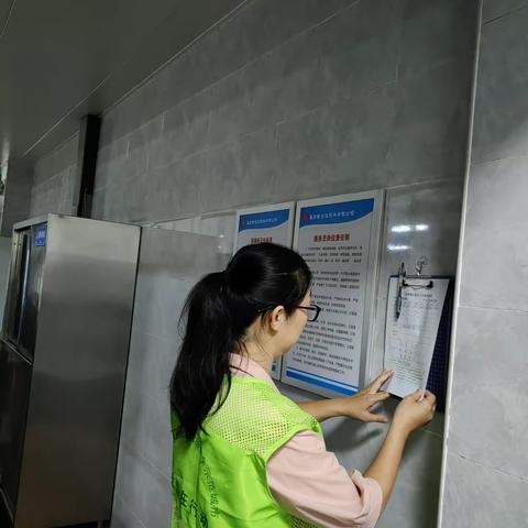 枫树山社区开展校园周边食品安全检查