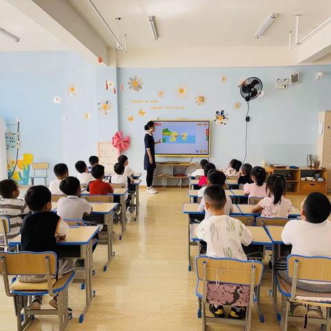 建平县职教中心幼儿园幼小衔接班9月19日日常分享