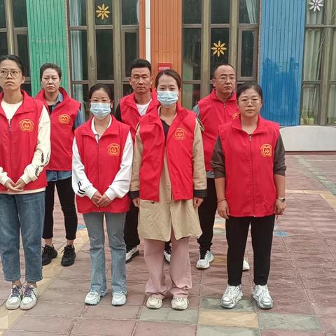 【十幼动态～安全篇】用心护学  用爱站岗——灵武市第十幼儿园中一班护学岗