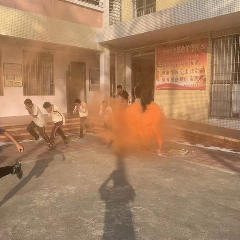 心系安全，警钟长鸣                                   ——厦门市古宅小学消防安全疏散演练