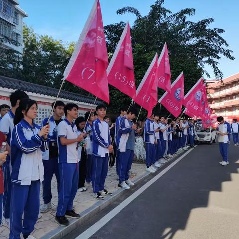 山水陵中 助力成长——陵水中学高二年级召开2023学年度秋季家长会