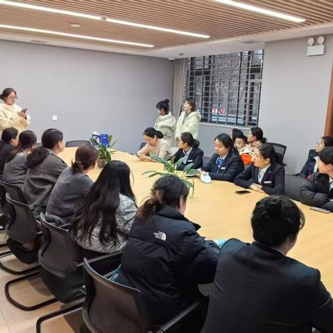 “妆”点时光，靓丽绽放——建行蓝田县支行三八节美妆大讲堂温馨开启