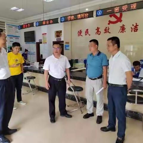 三亚市社会保险服务中心黄博主任带领部分科室工作人员到塔岭村调研乡村振兴工作情况