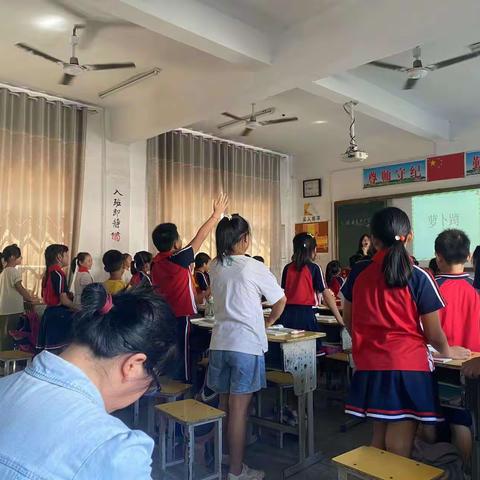 推门听课共研，芬芳淡雅共美——鹅湖小学“推门听课”活动