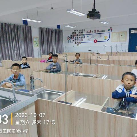 西工实验小学机器人搭建——奇怪的时钟