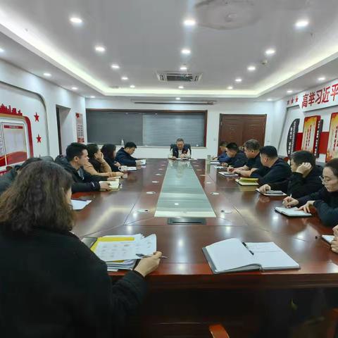 市游泳训练中心传达贯彻局党组会议要求