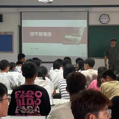 大学生竞选班干部：构建桥梁，服务同学