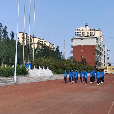 【青春飞扬     携梦起航】 汾阳市西关中学2024—2025学年初三学生军训汇演暨新旧初三年级交接仪式