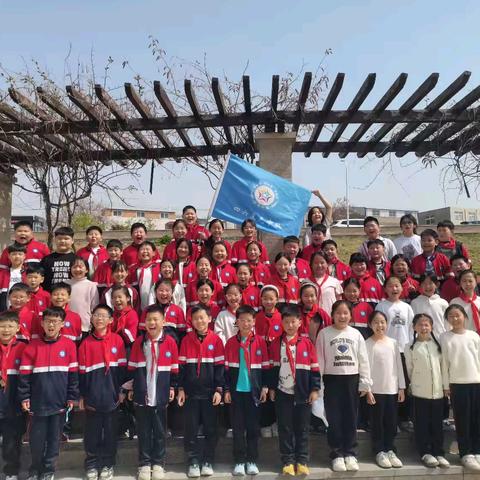 追光逐梦，精彩不断 ——伊洛小学四六班星光中队成长印记