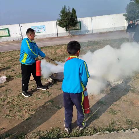 高堡乡西侯小学消防宣传活动