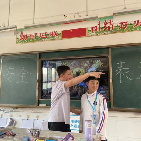 民权县育才学校五、六年级——“安全表演”班级活动