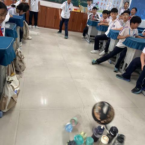 民权县育才学校——五、六年级“保龄球大赛”班级活动