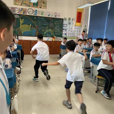 民权县育才学校——五、六年级“谁先抢到三”班级活动