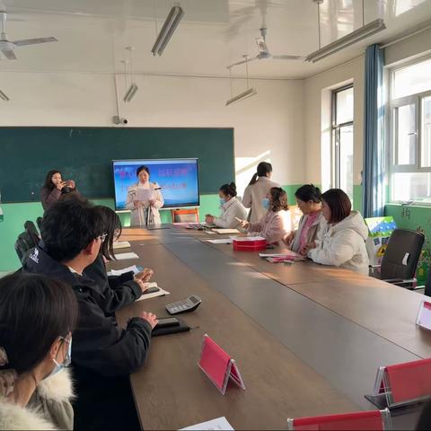 “慧心巧手，以玩促教”丁坞镇自制玩教具评选比赛