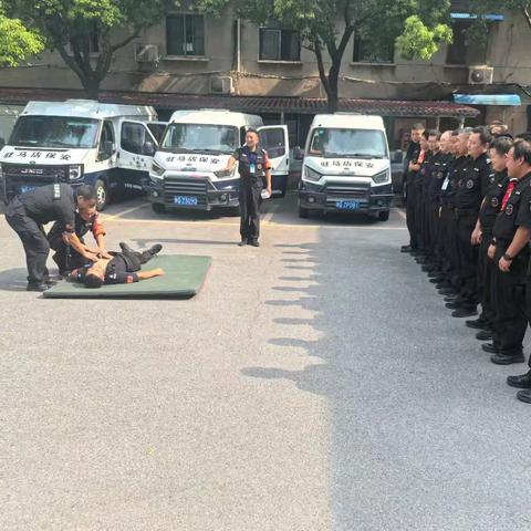 烈日淬精兵 汗水铸平安