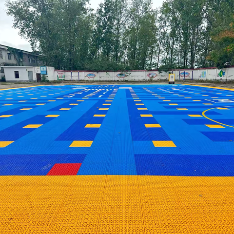 衷心感谢“壹基金”和“美团”为魏岗中心幼儿园捐赠的儿童操场和爱心玩具！