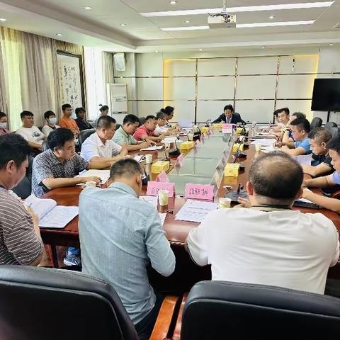 何顺劲组织召开创建全国文明城市座谈会