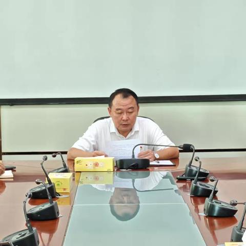 县人大常委会副主任陈学良讲授深入贯彻中央八项规定精神学习教育专题党课