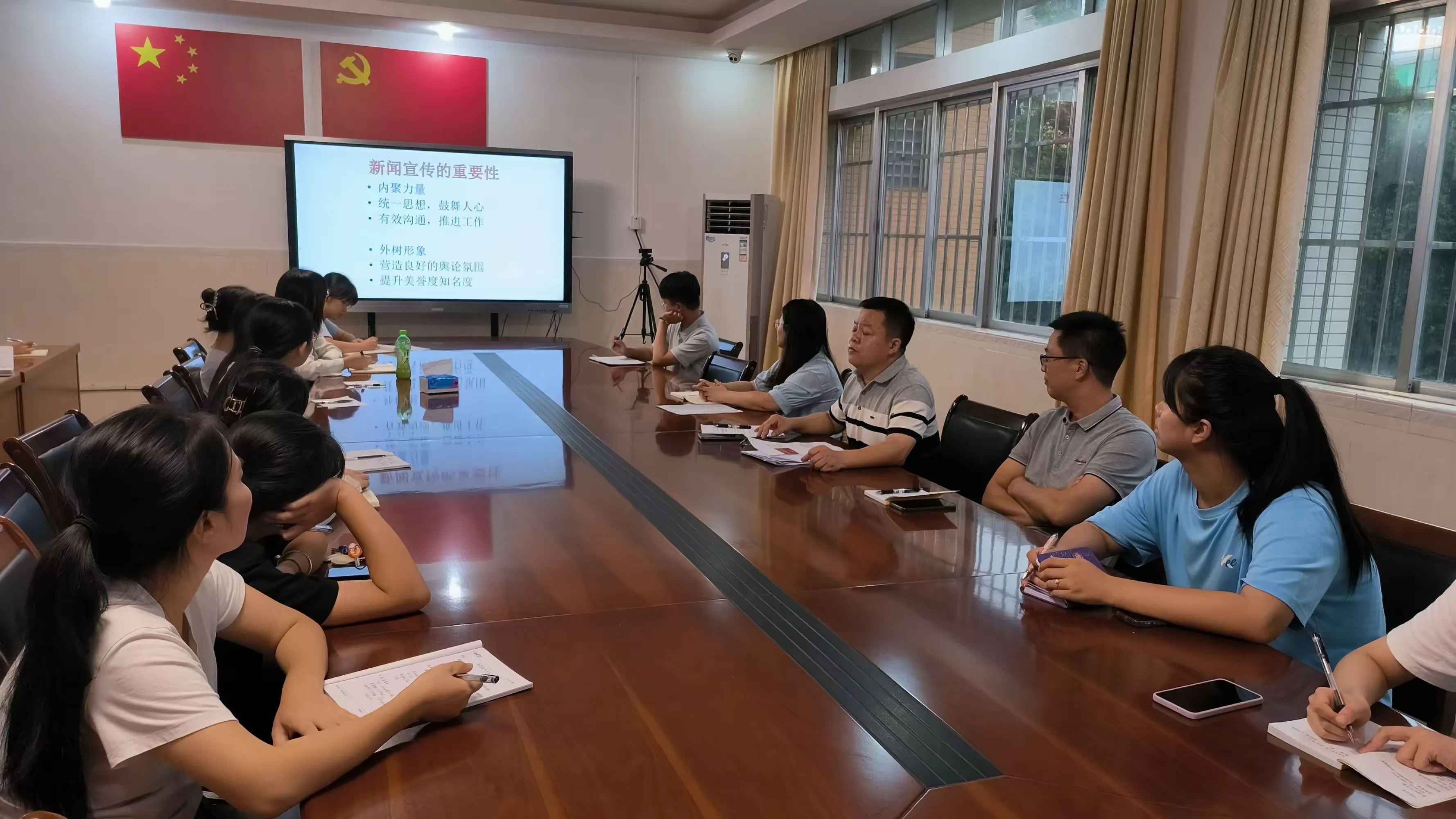 简篇-凝聚新力量,书写新篇章——仁化县第一中学举行新学期校园信息通讯员工作布置暨业务培训会