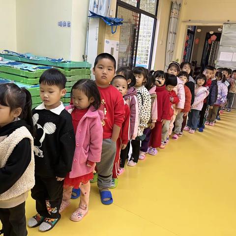 金娃娃幼儿园中1班— 幼儿常规培养