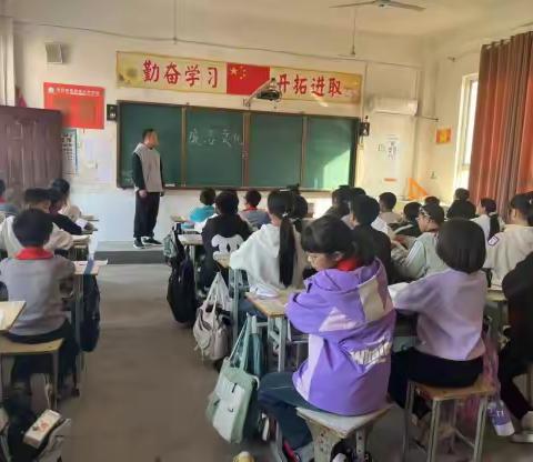 廉洁文化进校园，反腐败倡勤俭节约       --菜园镇东街学校主题班会