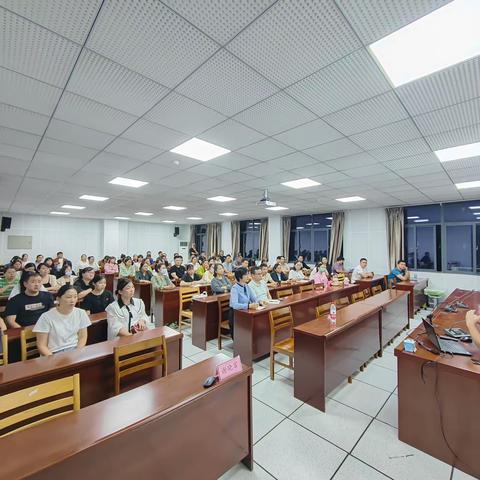 “拼搏在当下，收获在未来”———南京审计大学实验学校初三年级全体家长会